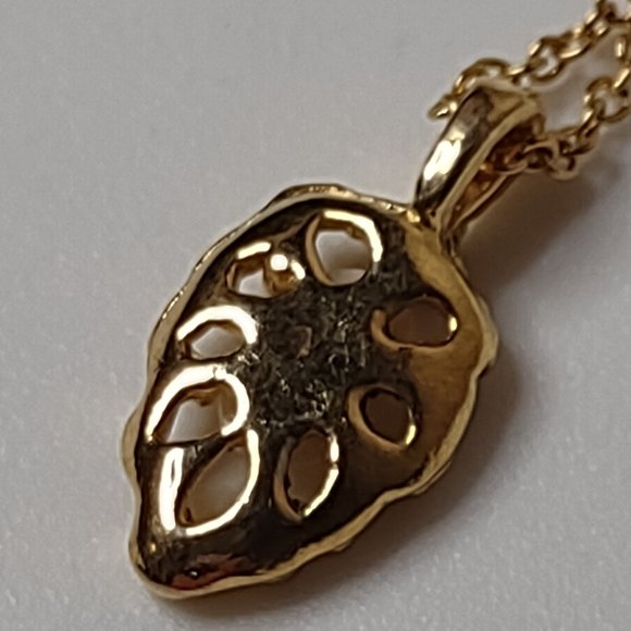 Vintage Small Leaf Shaped Pendant Necklace 18.5 Inches Long - Picture 8 of 15